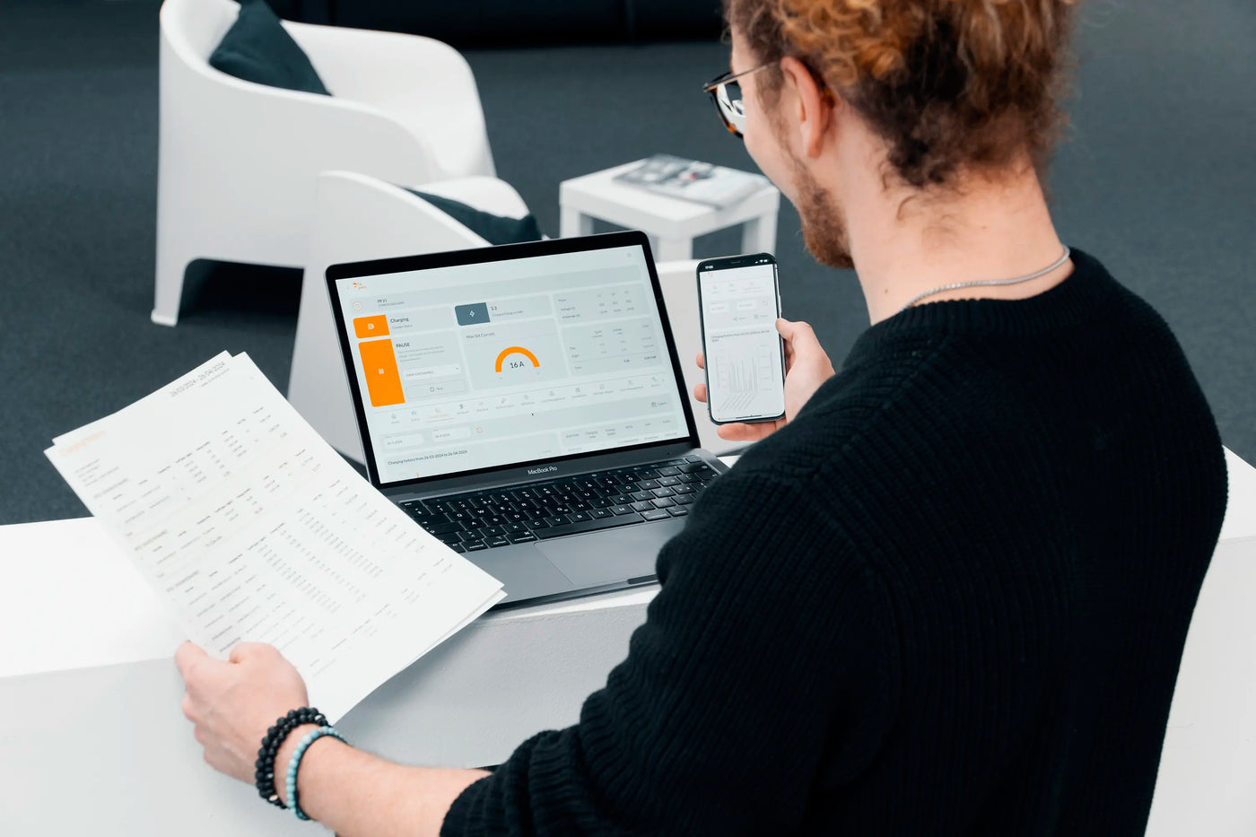 person monitoring charging data and performance using the JUICE DASHBOARD on the app j+ pilot for managing charging infrastructure